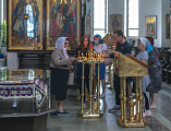 В Покровском кафедральном соборе г. Шахты состоялась встреча выпускников школ города с настоятелем храма и благочинным Александровск-Грушевского округа
