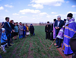 Преосвященнейший епископ Симон вместе с фермерами Верхнего Дона помолился о благополучии урожая в полях