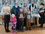 Писатель Октябрьского района Людмила Бардашова подарила учащимся воскресной школы «Благовест» авторские книги для детей