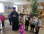 После праздничного богослужения в храме Святой Блаженной Матроны Московской Донецкого Благочиния состоялось выступление воспитанников Воскресной школы «Светоч»