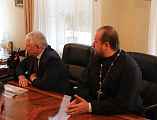 Преосвященнейший епископ Симон и председатель городской Думы – глава г. Новошахтинска Ю.В. Ушанев обсудили взаимодействие Шахтинской епархии и города в социальной и других сферах
