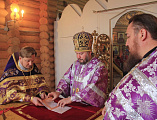 Преосвященнейший епископ Симон с архипастырским визитом посетил Сулинское благочиние и возглавил Литургию в храме Архиерейского подворья в честь великомученицы Екатерины г. Красный Сулин
