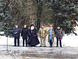 Иеромонах Николай (Наметышев) посетил митинг в день освобождения пос. Персиановский от немецко-фашистской Германии