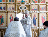 В день памяти святителя Митрофана, епископа Воронежского, Преосвященнейший епископ Симон совершил Божественную литургию в Покровском кафедральном соборе города Шахты