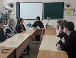 Иеромонах Арсений (Алимов) провел встречу с учениками школы № 22 пос. Горный