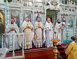 В день воспоминания чуда, совершенного святым Архистратигом Михаилом в Хонех, в храме п. Каменоломни Октябрьского района прошло соборное Богослужение