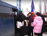 Иерей Симеон Есин освятил гуманитарный груз, собранный для бойцов СВО школой № 8 г. Миллерово   