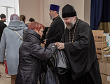 Непрерывном потоком в Шахтинской епархии оказывается гуманитарная помощь беженцам из ДНР и ЛНР