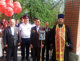 Настоятель храма святителя Тихона Задонского станицы Кривянской протоирей Анатолий Почтовый принял участие в праздничных мероприятиях, посвященных Дню Победы
