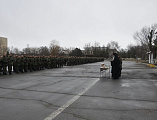 В День войск национальной гвардии России иеромонах Николай (Наметышев) поздравил военнослужащих и совершил вместе с ними молебен