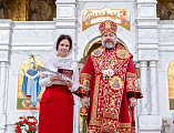 Праздник Светлого Христова Воскресения в Покровском кафедральном соборе города Шахты продолжился великой вечерней