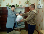 В с. Маньково-Калитвенское прошла благотворительная акция, в ходе которой нуждающиеся семьи получили необходимые вещи от компании «Глория Джинс»