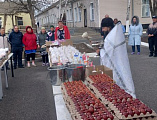 В хуторе Табунщиково и Горненском психоинтернате освятили пасхальные куличи