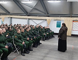 Настоятель храма святителя Тихона Задонского ст. Кривянской посетил 102-й мотострелковый полк