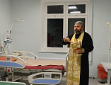 Иерей Виктор Литвинов посетил центральную районную больницу