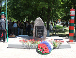 В день пограничника в г. Миллерово на аллее Шолохова был торжественно открыт и освящен памятник, посвященный 100-летнему юбилею Пограничной службы России