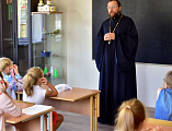 Протоиерей Виталий Крейдич провел очередной урок по Закону Божьему для учащихся воскресной школы храма Всех святых, в земле Русской просиявших, г. Каменск-Шахтинский
