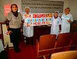 «За жизнь». В актовом зале Центральной больницы Донецка состоялось профилактическое занятие о сохранении здорового материнства    Перед началом занятия в вестибюле ЦГБ студенческий волонтерский отряд  Донецкого техникума «Доброхоты» и сестры милосердия До
