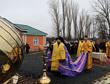 Храм святого благоверного князя Александра Невского в городе Шахты увенчан куполами