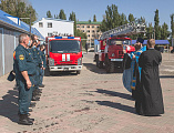 Спасатели и пожарные приняли участие в благодарственном молебне в честь образа Божьей Матери Неопалимая Купина