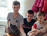 Воспитанники воскресной группы «Преображение» п. Тарасовский учились готовить постные вареники
