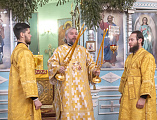 Преосвященнейший епископ Симон совершил воскресную Божественную литургию в храме Архистратига Михаила поселка Каменоломни