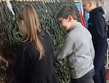 Добровольцы храма поселка Каменоломни сплели свою 100-ю маскировочную сеть для бойцов СВО