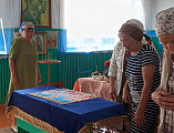 В храме пророка Илии хутора Нижнемакеевский прошла праздничная литургия с освящением орехов и крестным ходом