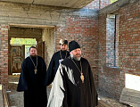 Преосвященнейший епископ Симон ознакомился с ходом строительства храма святой Матроны Московской города Донецка