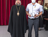 Преосвященнейший епископ Симон вручил Патриаршие и епархиальные награды медицинским сотрудникам и священнослужителям, понесшим особые труды в преодолении COVID-19