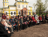 У братской могилы воинам-освободителям п. Аютинский был совершен памятный митинг и торжественное открытие памятника воину-освободителю