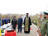 Протоиерей Роман Амплеев посетил памятное мероприятие, посвященное перезахоронению останков погибших воинов в г. Новошахтинске