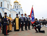 Торжественная присяга кадет и освящение нового Знамени лучшего в России казачьего кадетского корпуса состоялись на соборной площади Покровского кафедрального собора г. Шахты