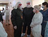 Преосвященнейший епископ Симон посетил пациентов красной зоны COVID-госпиталя г. Каменск Шахтинский