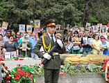 «Бессмертный полк» объединил тысячи шахтинцев. В патриотической акции принял участие епископ Шахтинский и Миллеровский Симон