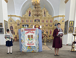 Воспитанники воскресной группы храма Успения Пресвятой Богородицы станицы Калитвенской подготовили пасхальное представление для прихожан и жителей станицы