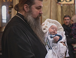 Преосвященнейший епископ Симон совершил таинство Крещения в Покровском кафедральном соборе города Шахты