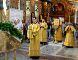 Праздничная Литургия в день памяти первоверховных апостолов Петра и Павла в Покровском кафедральном соборе города Шахты