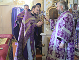 Преосвященнейший епископ Симон совершил Божественную литургию и панихиду в храме великомученика Пантелеимона пос. Глубокий