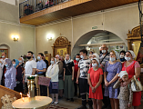 В Донском храме г. Новошахтинска поздравили прихожанок с празднованием дня святых жен-мироносиц.