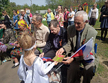 В Ударниковском сельском поселении прошел митинг в честь Дня Победы, в котором с напутственным словом выступил иерей Сергий Столяров