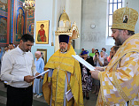 С архипастырским визитом Преосвященнейший епископ Симон посетил Покровский храм г. Каменск-Шахтинский и совершил чин присоединения к Православной Церкви временно от нее отпавшего христианина
