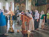 В день памяти святых благоверных князя Петра и княгини Февронии, покровителей семьи и брака Преосвященнейший епископ Симон совершил молебное пение в Покровском кафедральном соборе г. Шахты 