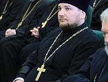 В районном ДК пос. Каменоломни состоялась встреча профессора Александра Леонидовича Дворкина с духовенством Шахтинской епархии. На встрече присутствовал епископ Шахтинский и Миллеровский Симон