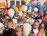 Настоятель Никольского храма города Шахты поздравил учеников городской школы с Днём знаний