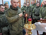 Иеромонах Николай (Наметышев) вместе с воинами 150-мотострелковой дивизии совершил молебен о восстановлении мира