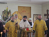 В память о безвинно убиенных казаках и членов их семей в храме Святителя Николая, расположенном в слободе Кашары состоялась панихида