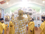 Преосвященнейший епископ Симон совершил воскресную Божественную литургию в храме Архистратига Михаила поселка Каменоломни