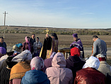 Освящен поклонный крест на въезде в хутор Нижнемакеевский