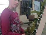 Воспитанники воскресной школы «Благовест», совместно со взрослыми, принимают активное участие в плетении маскировочных сетей